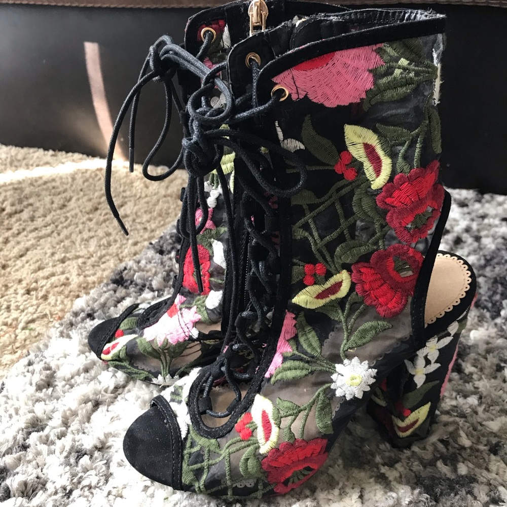 Chasity Embroidery Floral Peep Toe Bootie Size 6
